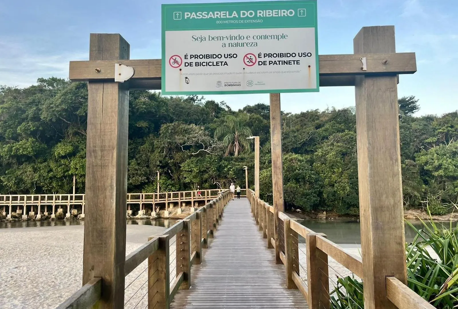 B913 - Apto Para 06 Pessoas Em Bombinhas + Piscina Brazília