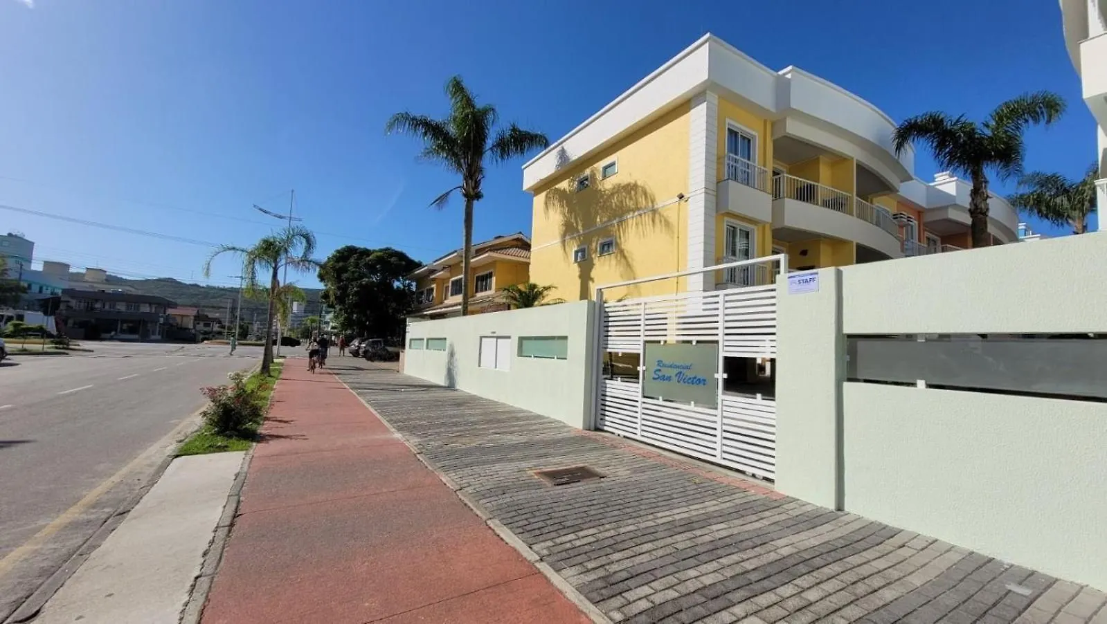 B913 - Apto Para 06 Pessoas Em Bombinhas + Piscina 0*,  Brazylia